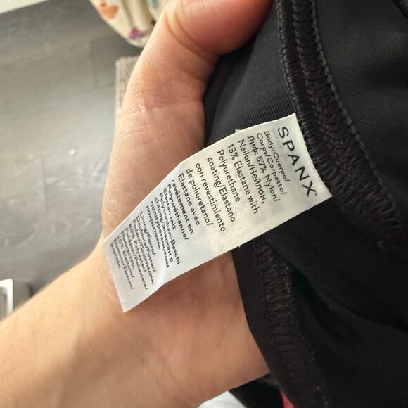 Spanx Women’s Medium Faux Leather Ankle Pants Pull On - Picture 6 of 6